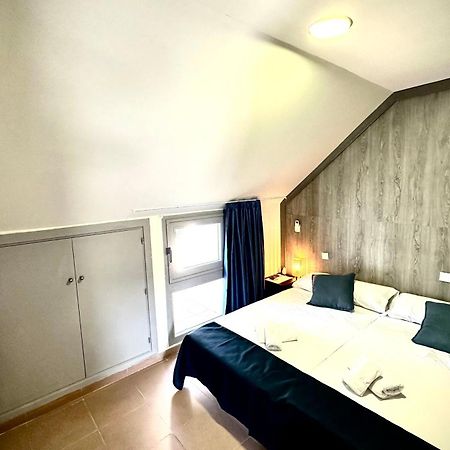 Hostal Myd Pantano Pelayos de la Presa Exterior foto