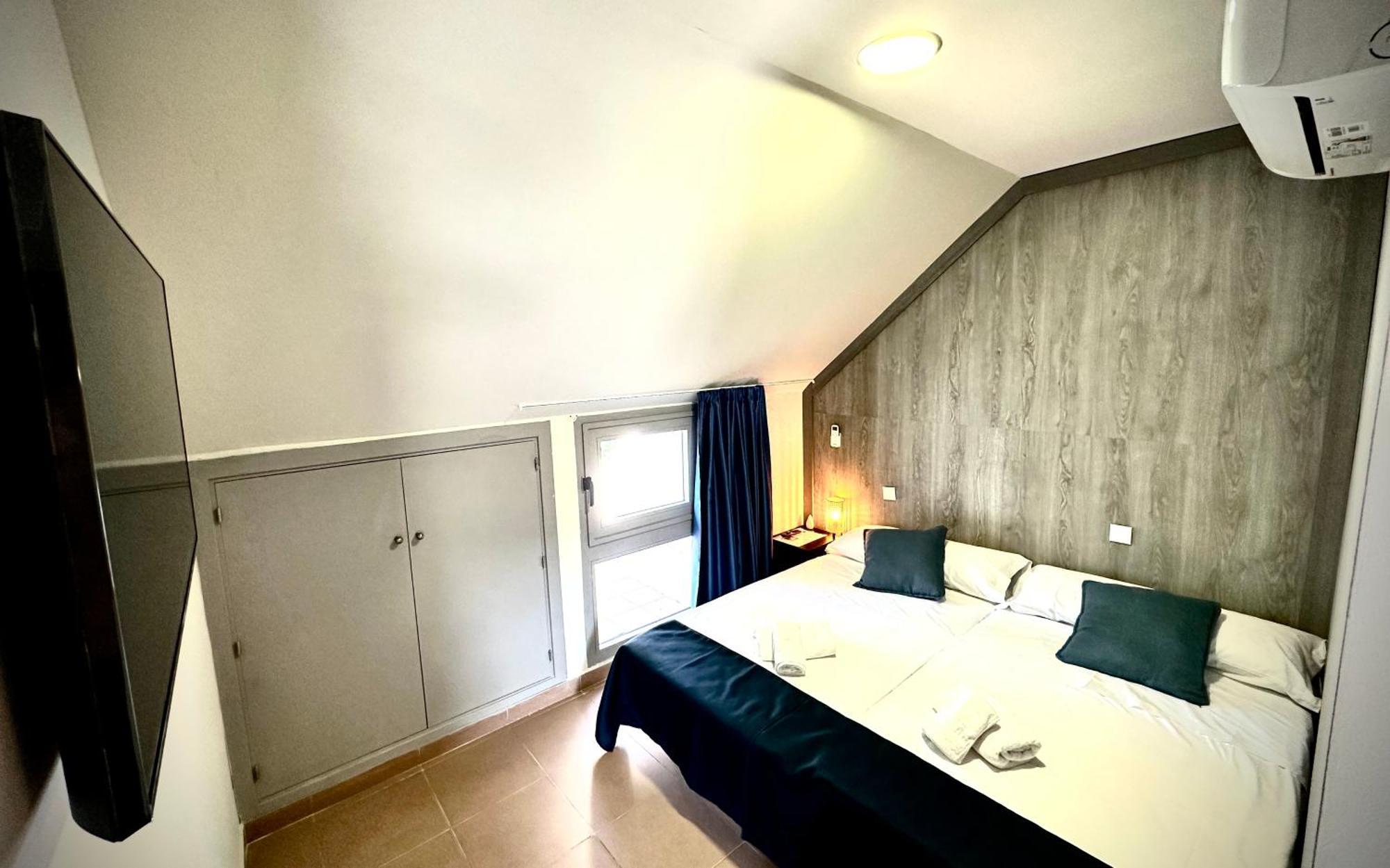 Hostal Myd Pantano Pelayos de la Presa Exterior foto