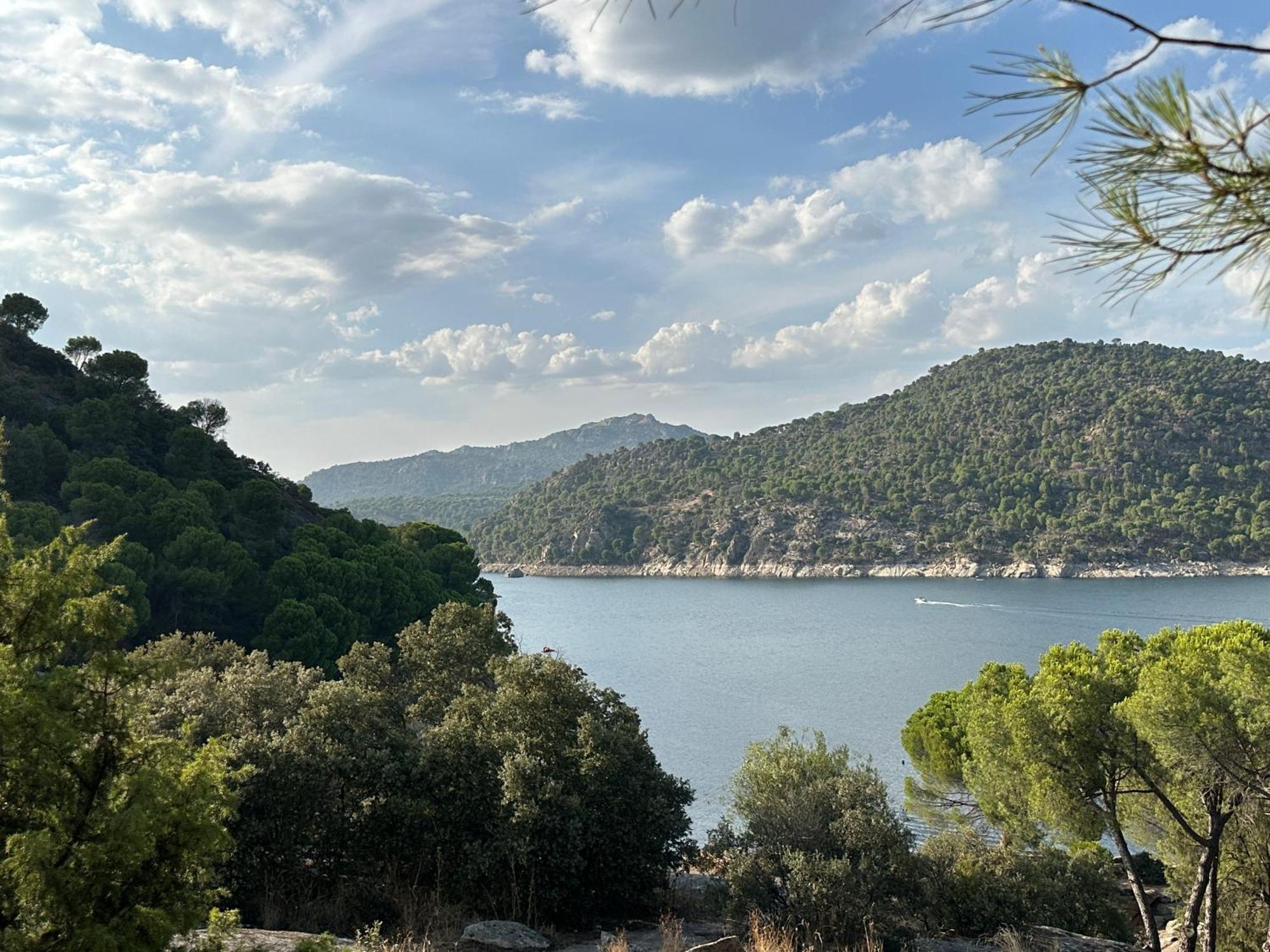 Hostal Myd Pantano Pelayos de la Presa Exterior foto
